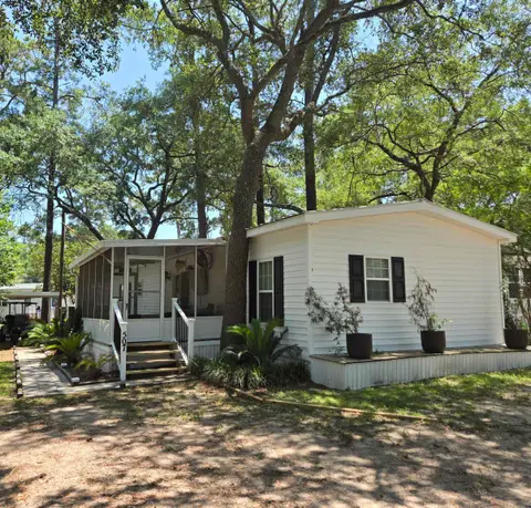 507 Club House Rd., Garden City Beach, SC