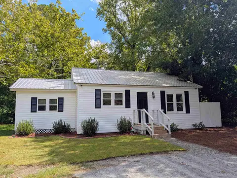 417 S Magnolia Ave., Andrews, SC