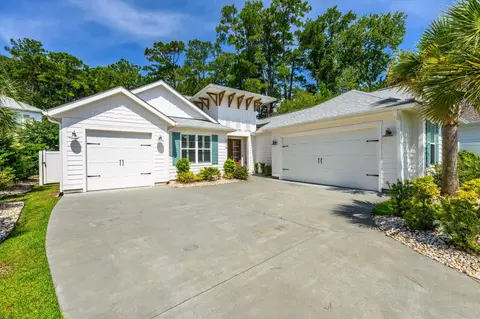 2016 Manor Parc Dr, Calabash, NC