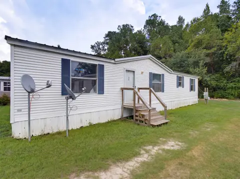6 Locust St, Andrews, SC