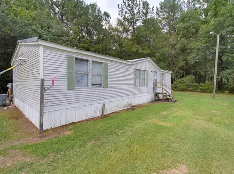 18 Locust St, Andrews, SC