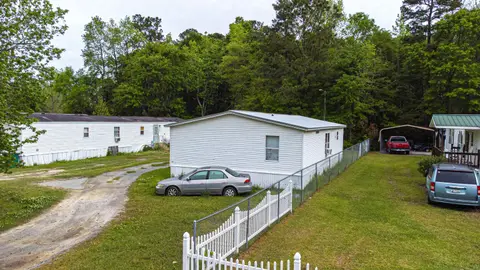 7 Locust St, Andrews, SC