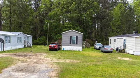 16 Locust St, Andrews, SC