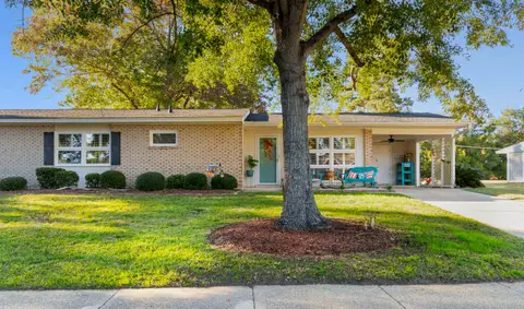 735 Yellowwood Ave., Myrtle Beach, SC